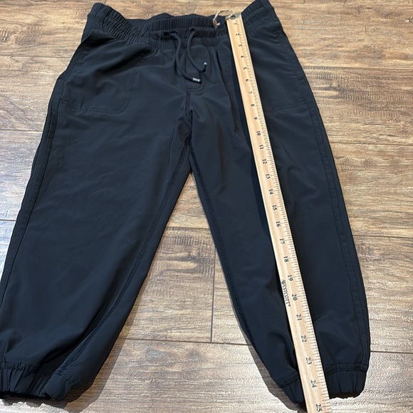 Ivivva double lined cropped soft casual jogger style capris - Picture 5 of 10